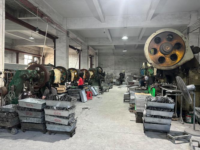关注进旺铺扫码联系工厂展厅揭阳市榕城区沛恩五金制品厂